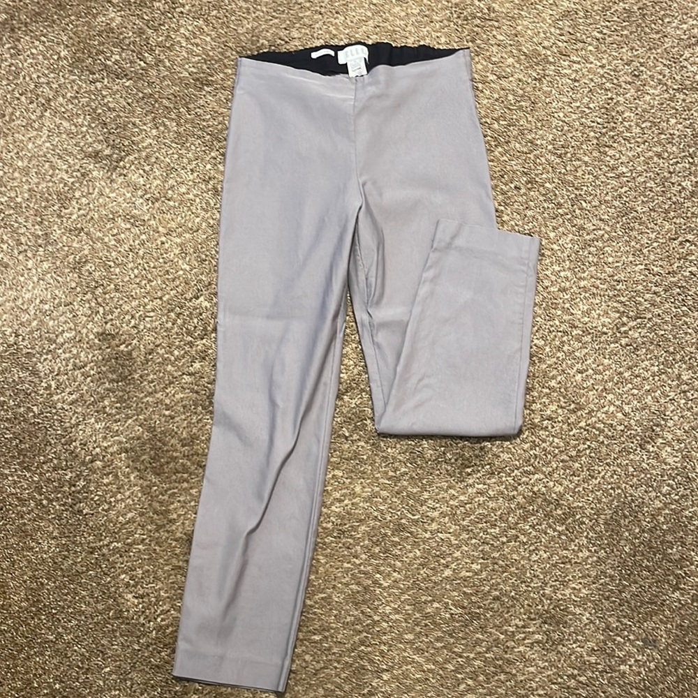 Elle grey skinny ankle pull on pants. Size medium.